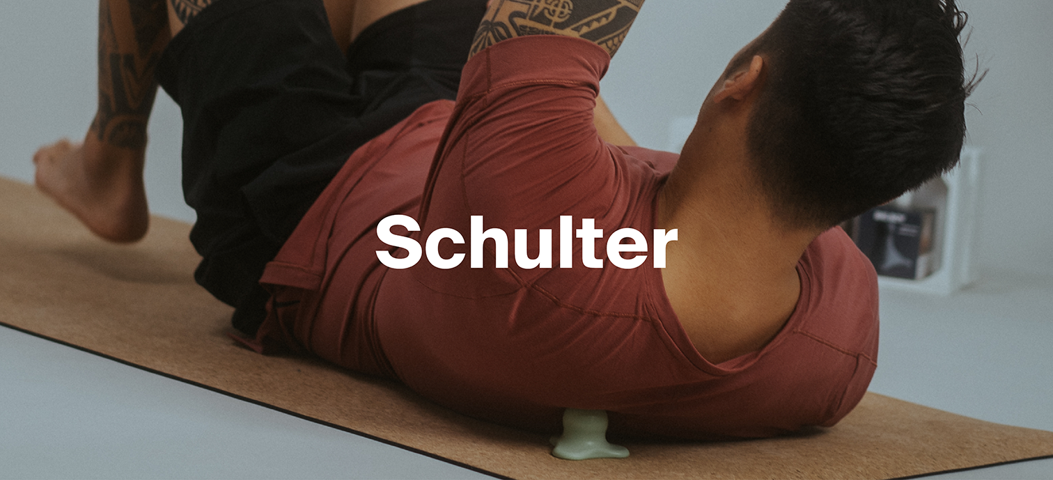 Du möchtest wissen wie du die Triggerdinger im Bereich der Schulter anwendest? Wir zeigen dir unsere Top ANwendungen in der Kombination mit Beweglichkeitsübungen. Starte direkt mit den Triggerdinger und löse deine Verspannungen