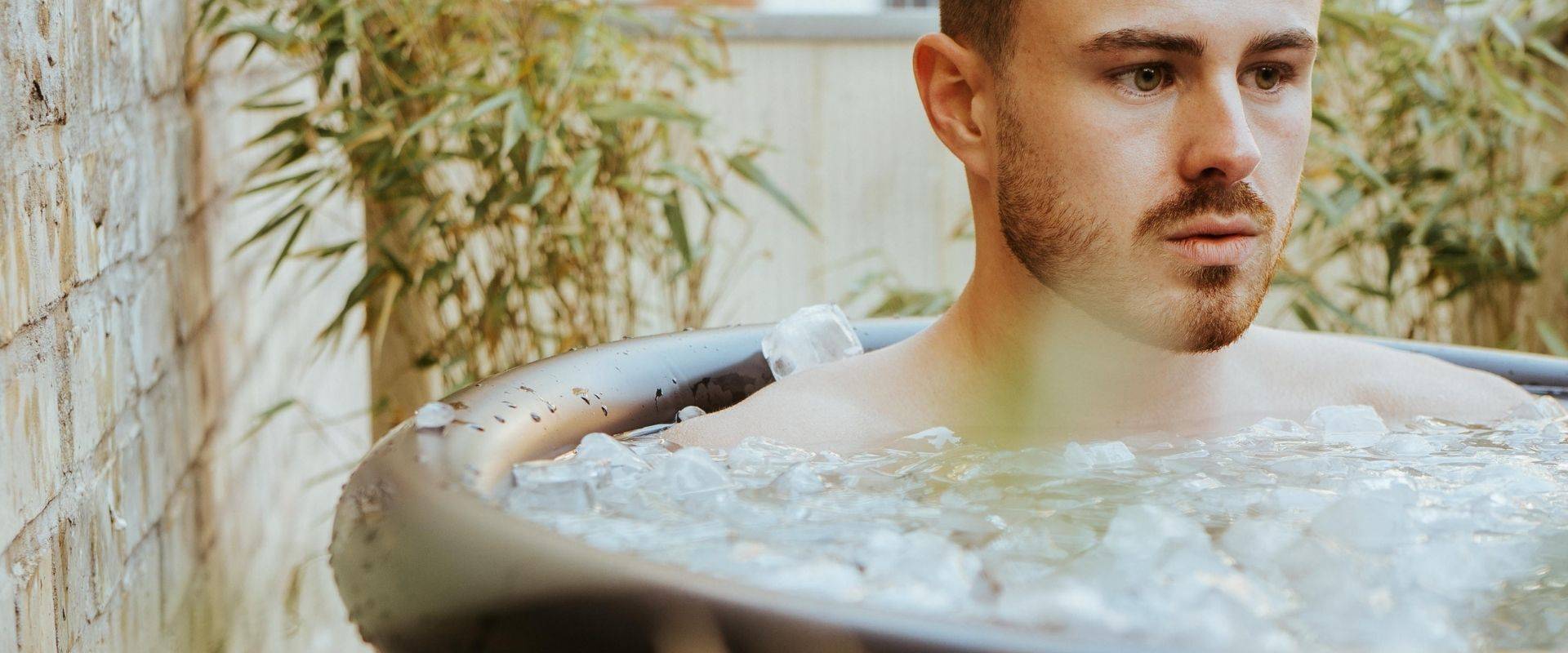 Warum kann Kältetherapie / Eisbaden einen positiven Effekt auf die Reduktion von Stress und Angst haben?