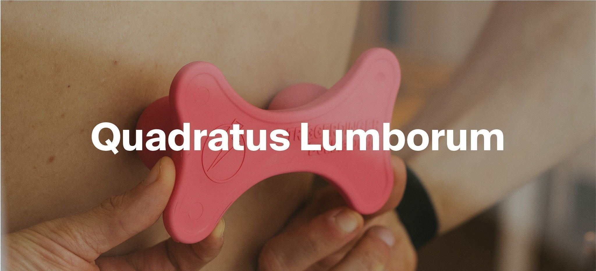 Der Quadratus Lumborum ist ein tiefliegender Rumpfmuskel im Bereich des unteren Rückens. Muskuläre Verspannungen können hier zu Dysbalancen in Hüfte oder Wirbelsäule führen. Wir zeigen dir wie du die Triggerdinger richtig anwendest